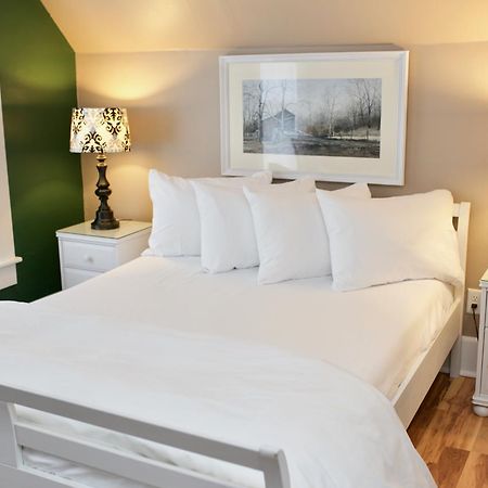 Inn At Kampfires Dummerston Center Экстерьер фото